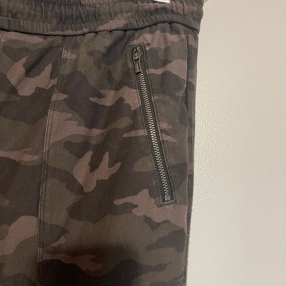 Athleta Farallon Camo Jogger Pants - Picture 9 of 12